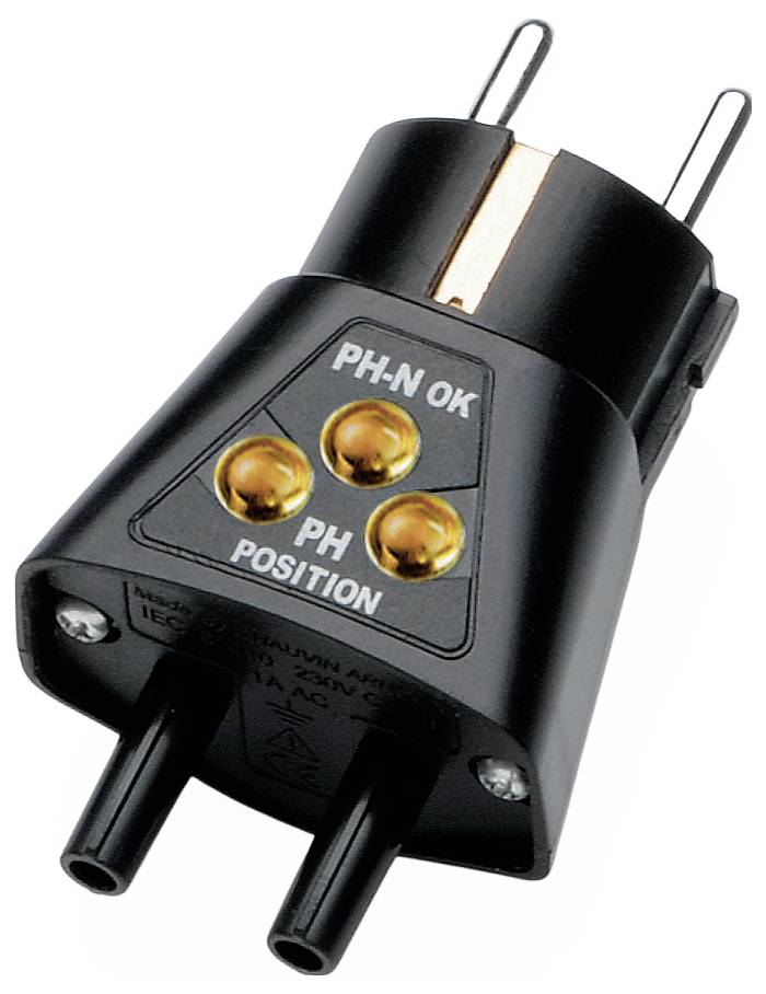 Ein schwarzer Steckdosentester mit drei Kontrollleuchten und der Aufschrift 'PH-N OK' und 'PH POSITION' zeigt den Anschlussstatus an.
