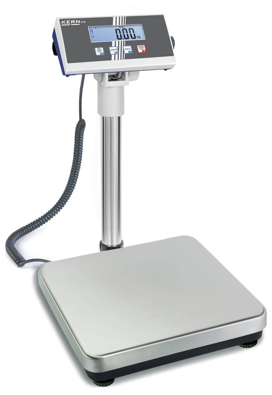 Eine elektronische Personenwaage mit digitalem Display auf einem Ständer. Das Display zeigt '0.0' an. Modell von Kern.