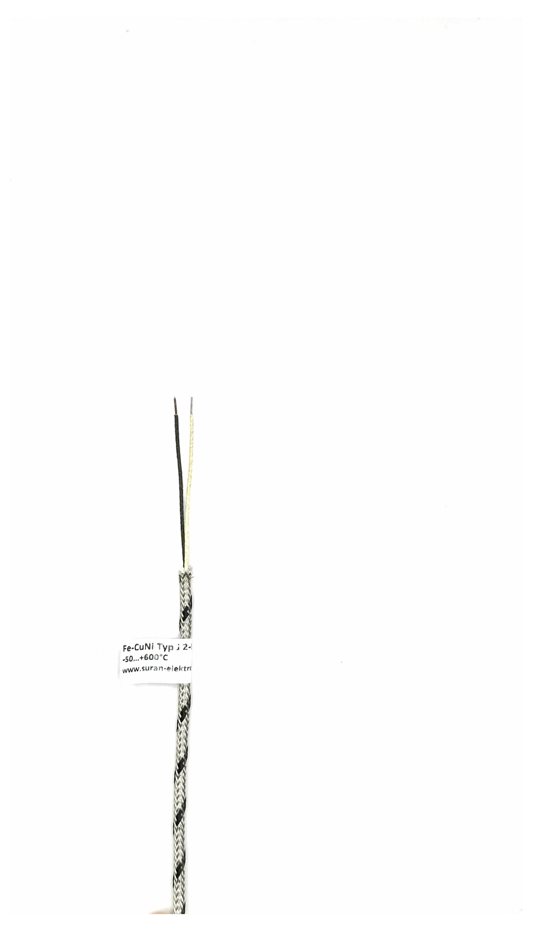 Nahaufnahme eines ausgefransten Kabels mit einem Etikett, auf dem 