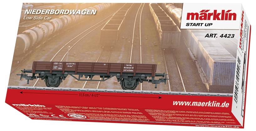 Ein schwarzer Schukostecker mit drei freiliegenden Drähten in Braun, Blau und Grün/Gelb, die aus einem schwarzen Kabel herausragen.