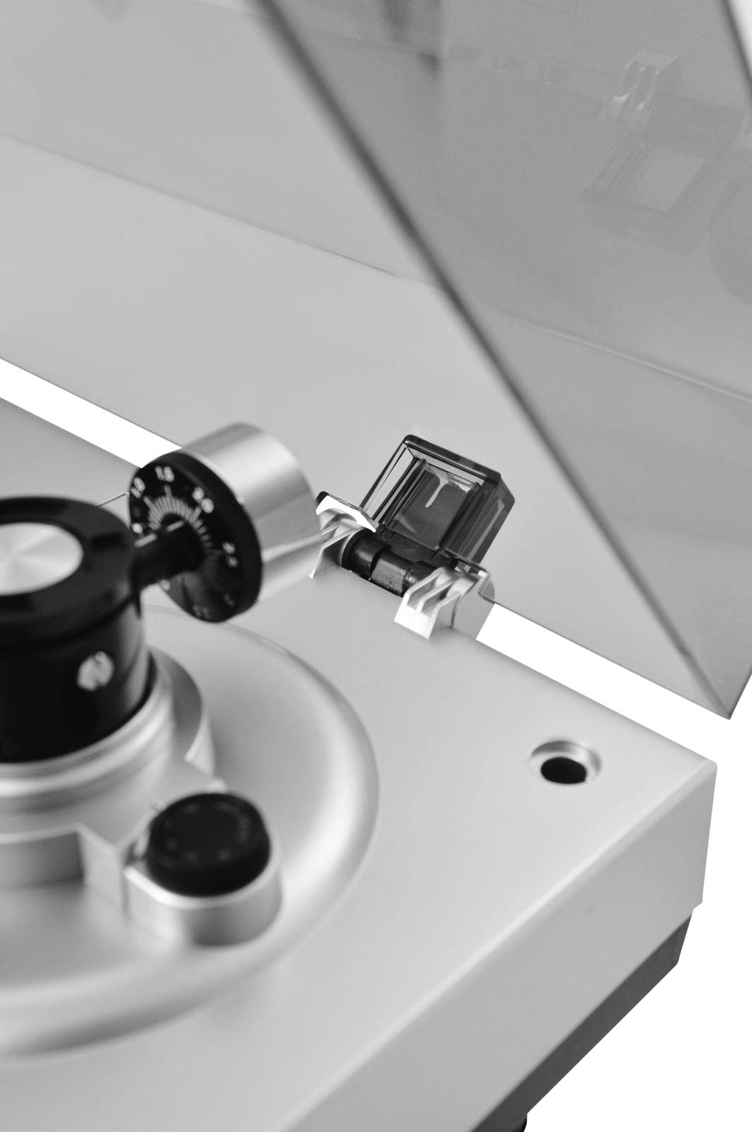 Omnitronic BD-1350 Plattenspieler Riemenantrieb Silber