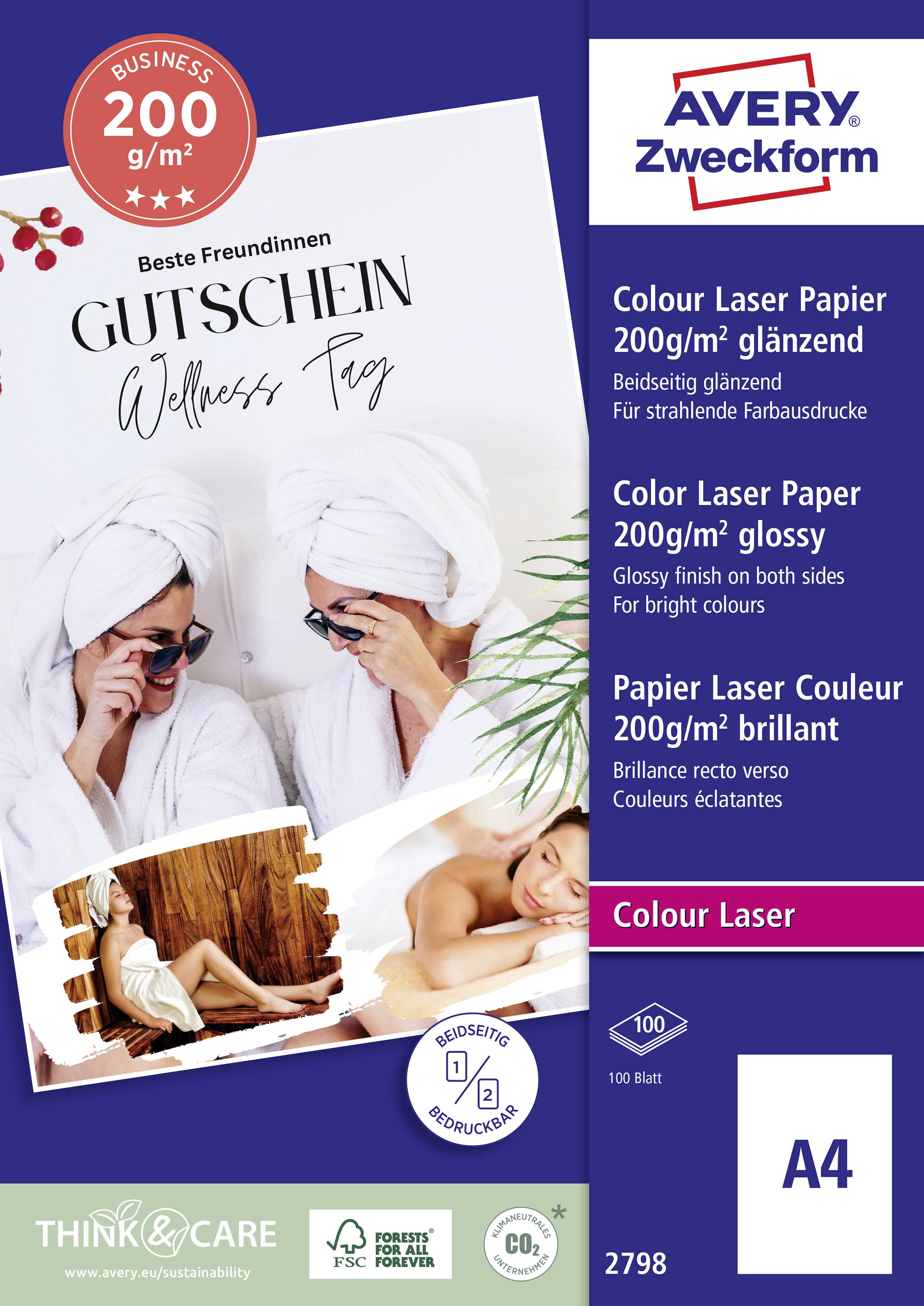 Zwei Frauen in weißen Bademänteln und Handtüchern um den Kopf lachen. Text: 'Gutschein Wellness Tag'. Avery Zweckform Verpackung für glänzendes Druckerpapier.