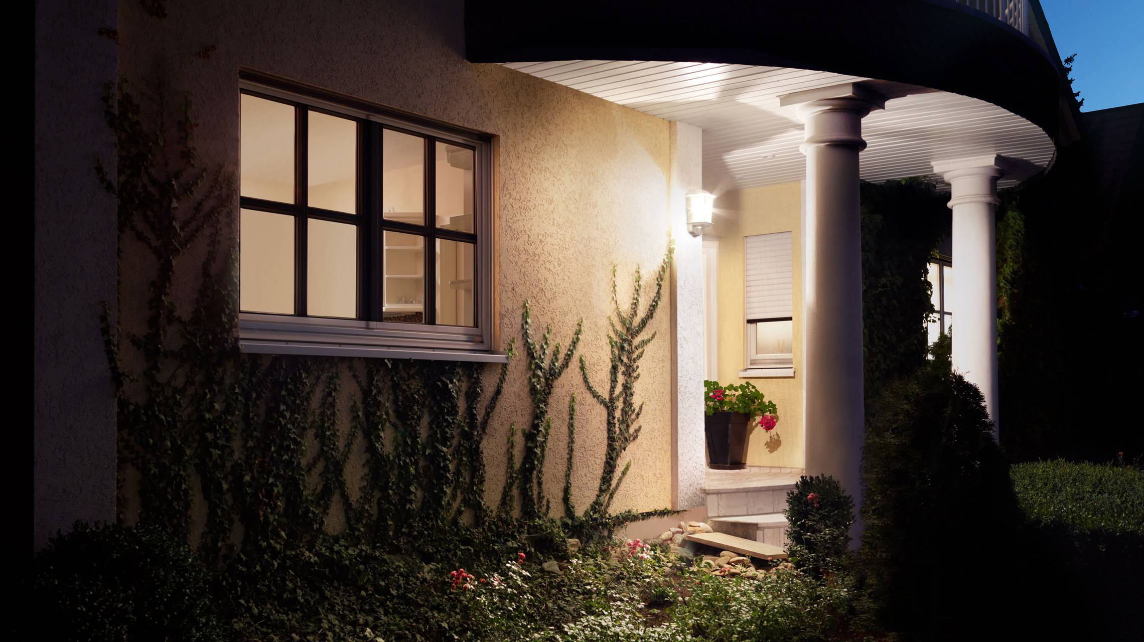 Steinel L 190 S 644512 Außenwandleuchte mit Bewegungsmelder Energiesparlampe, LED E27 100 W Weiß