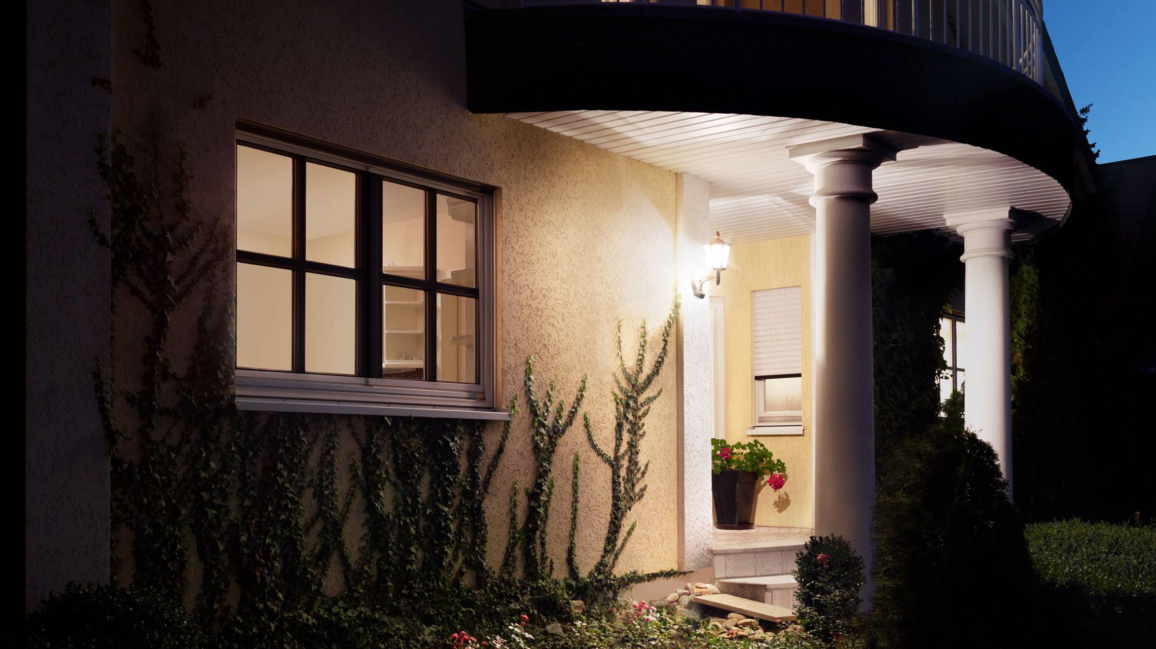 Steinel L 15 S 617912 Außenwandleuchte mit Bewegungsmelder Energiesparlampe, LED E27 60 W Weiß