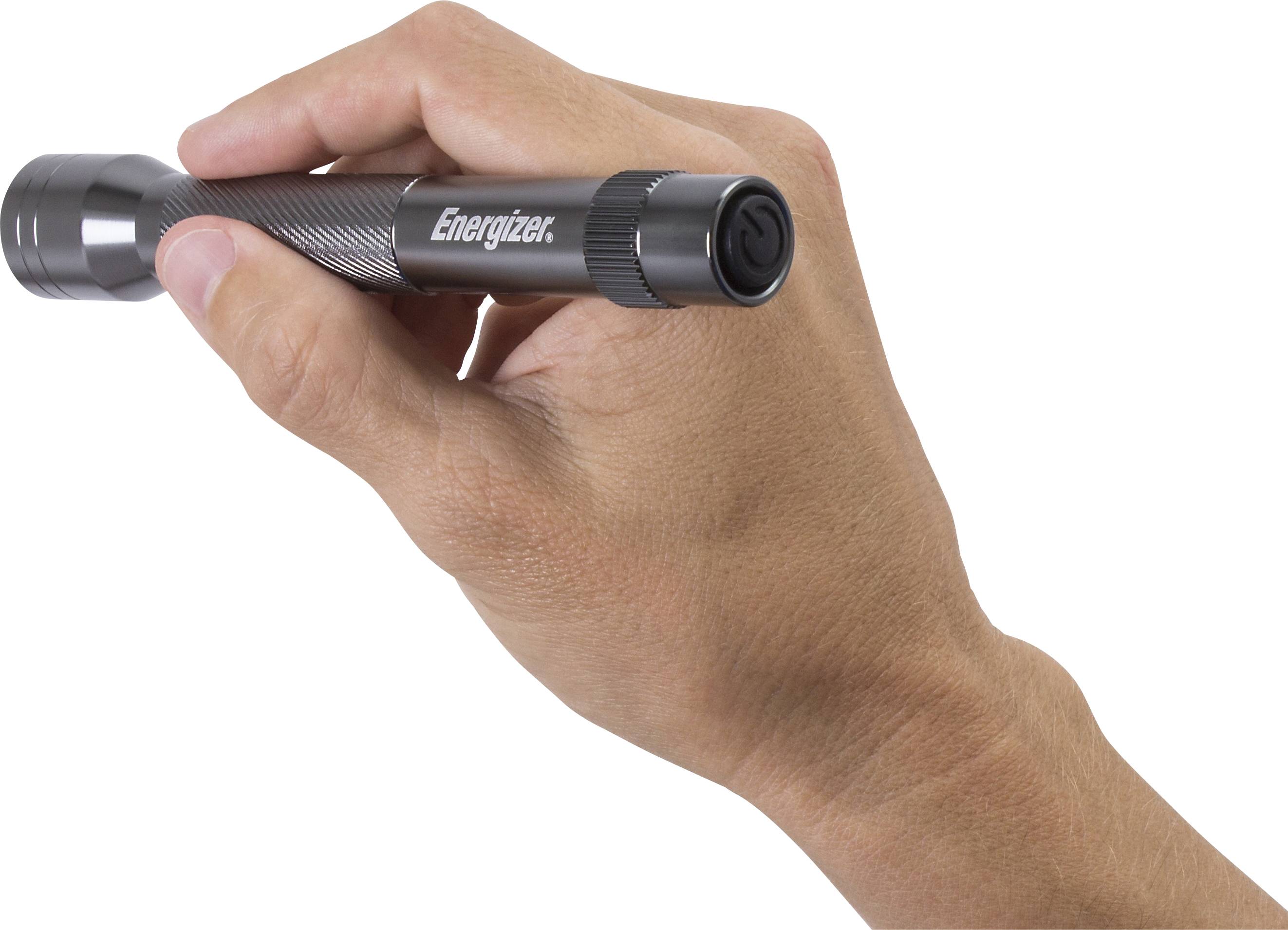 Eine Hand hält eine kleine, schwarze Taschenlampe der Marke Energizer.