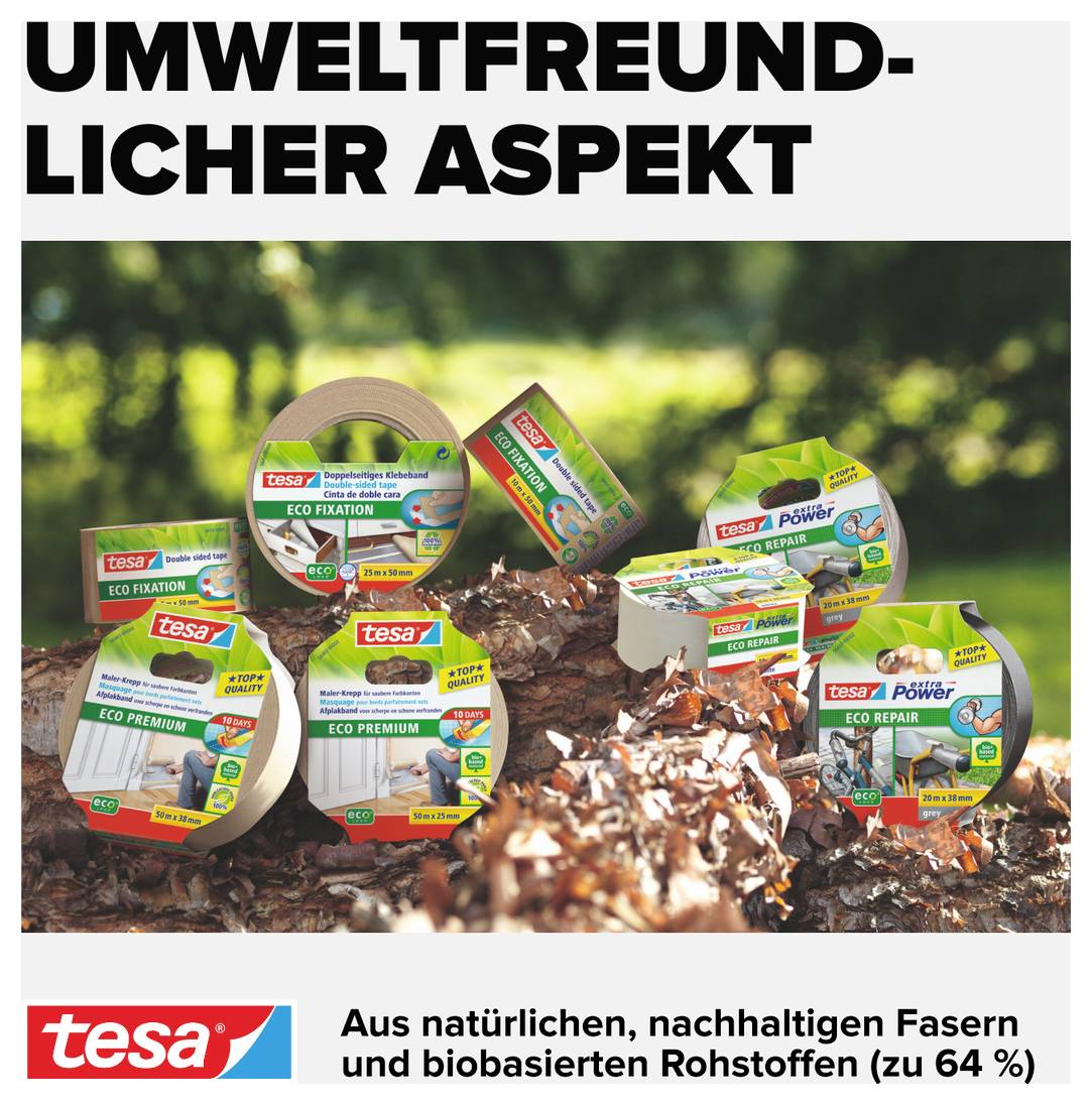 Umweltfreundliche Produkte auf einem Holztisch im Freien, darunter Klebebänder und Packungen mit dem Label 'tesa Eco'.