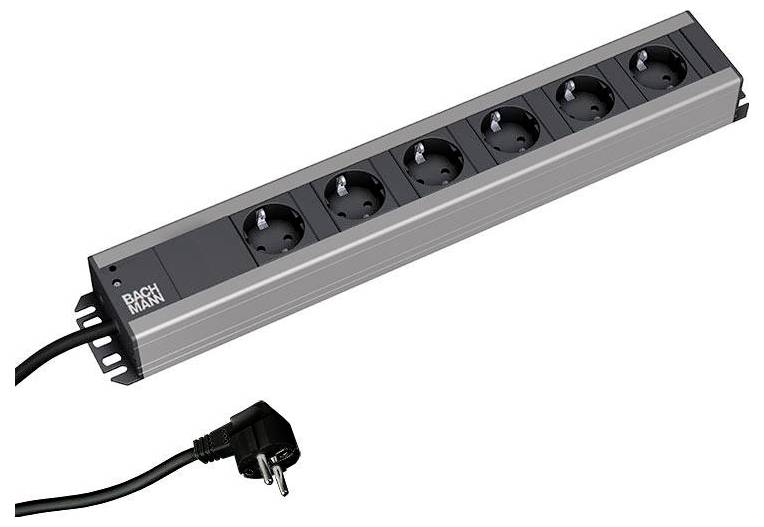 Ein sechsfacher Steckdosenleiste in schwarz-grauem Design, ausgestattet mit einem abgewinkelten Stecker an einem schwarzen Kabel zur Verbindung mit einer Stromquelle.