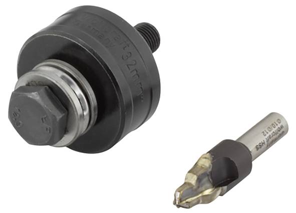 Lochsäge und Bohrkopf aus Metall nebeneinander. Sie sind Werkzeuge, die zum Bohren und Schneiden von Material verwendet werden.