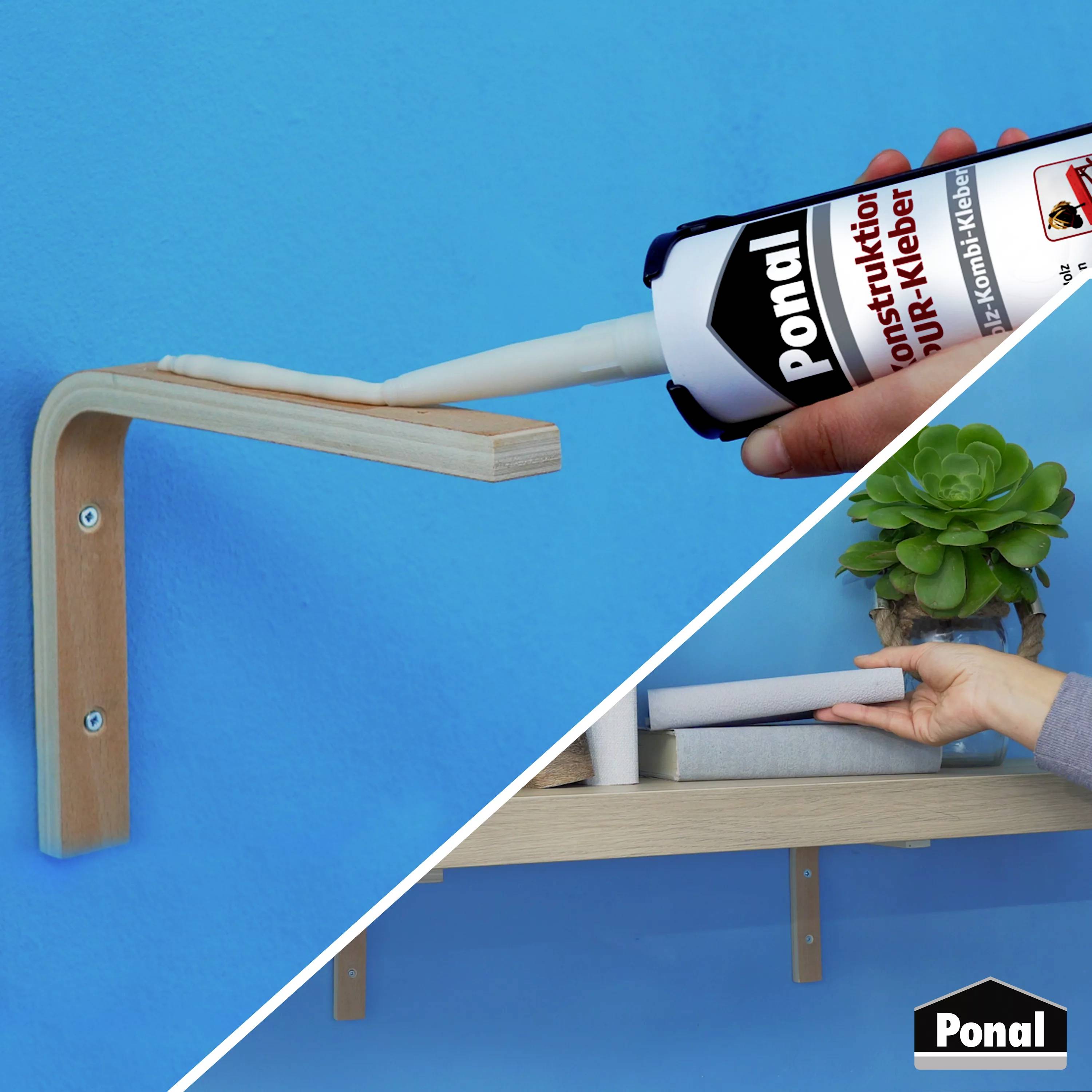 Ein Regalbrett wird mit Holzleim auf einer Halterung befestigt; daneben ein Regal mit Pflanze und Buch als fertiges Ergebnis.