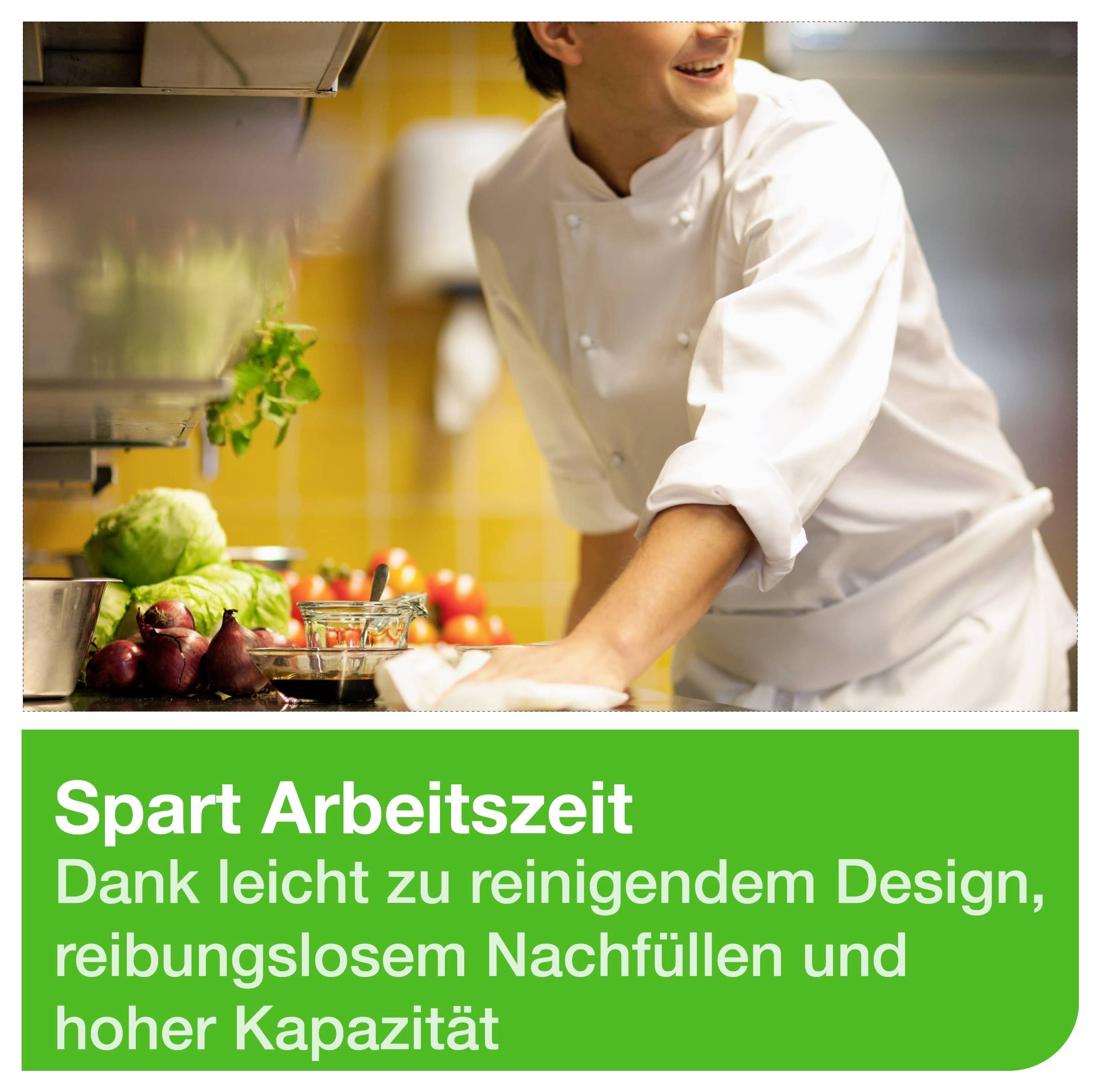 Koch in weißer Uniform in Profiküche; Werbebotschaft: 'Spart Arbeitszeit' dank leicht zu reinigendem Design, reibungslosem Nachfüllen und hoher Kapazität.