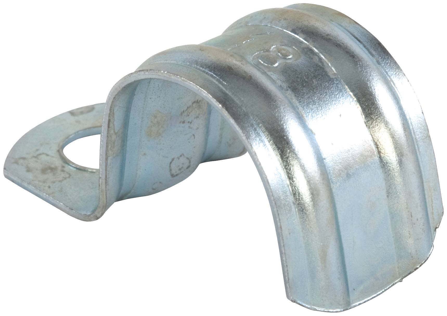 Metallrohrschelle mit gekrümmtem Sattel und flacher Montagelaschen, gezeigt auf weißem Hintergrund.