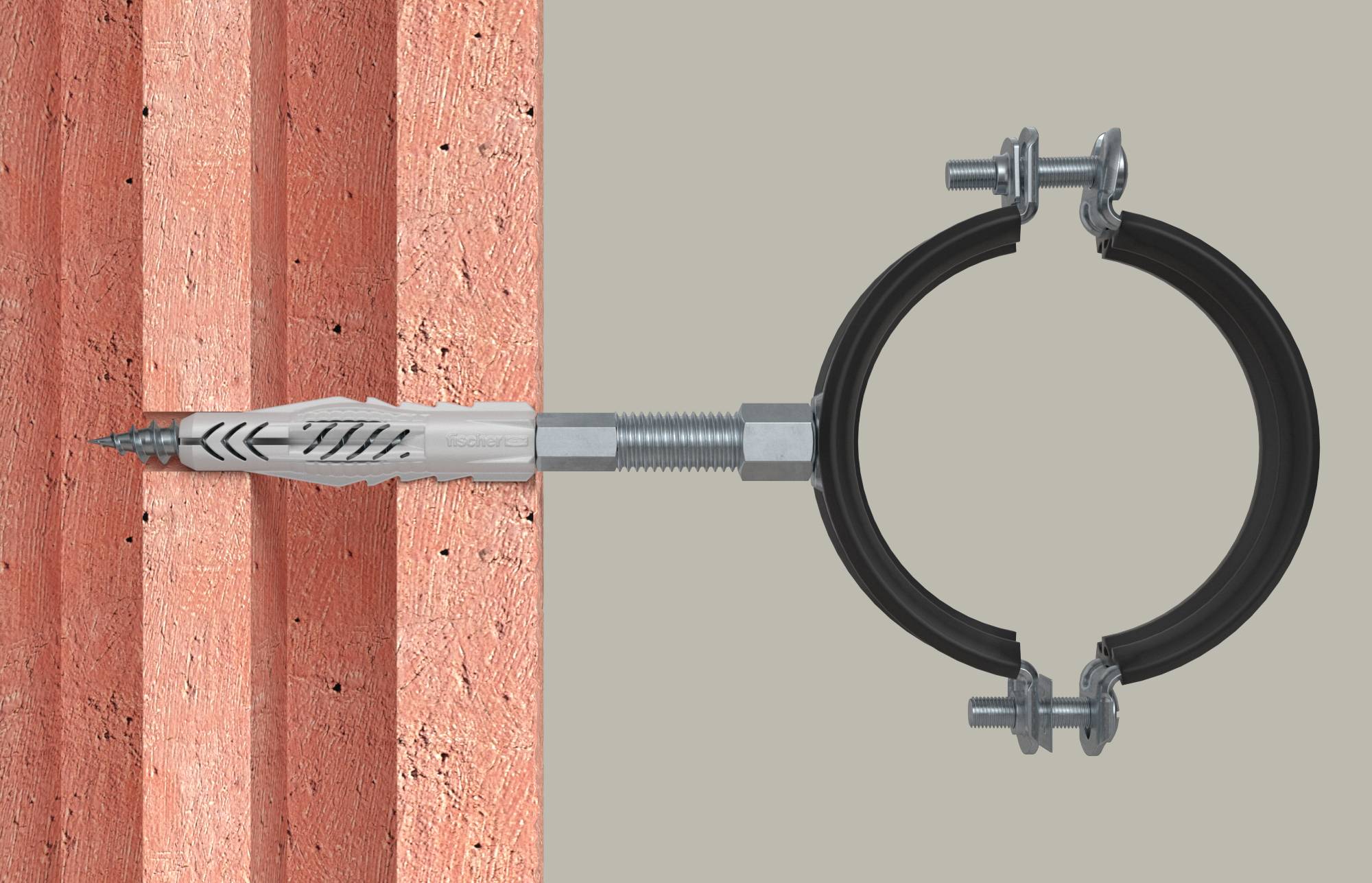 Rohrklemme, die mit einer Metallverankerung an einer Wand befestigt ist, wobei der Klemmring und die Befestigungshardware in der Seitenansicht sichtbar sind.