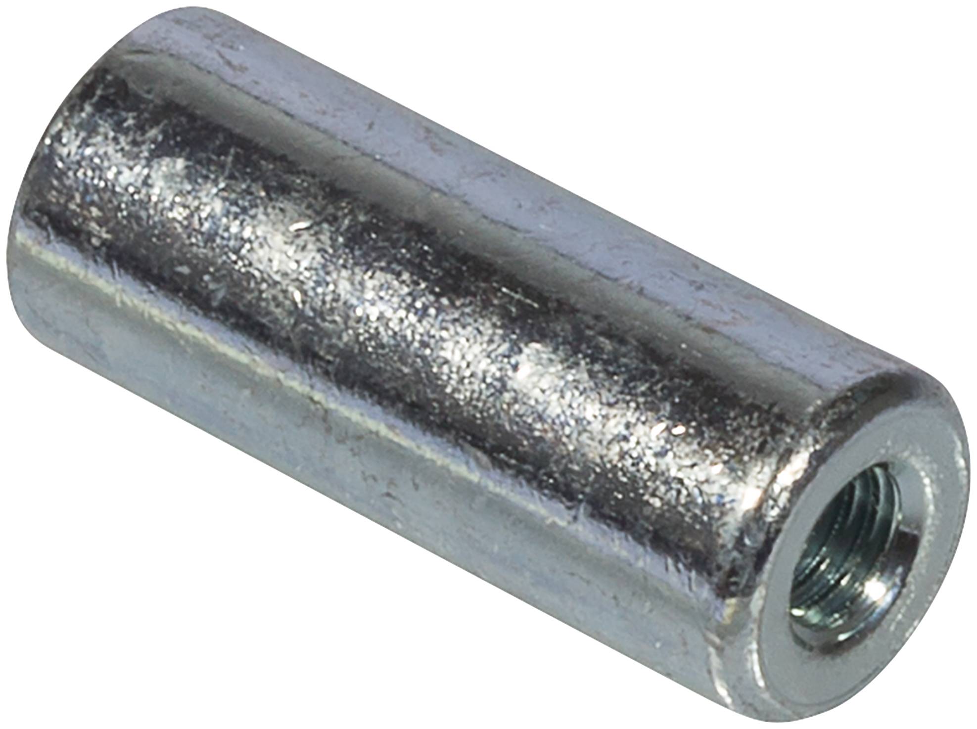 Metallischer zylindrischer Gewindestutzen mit Innengewinde, dargestellt auf weißem Hintergrund.
