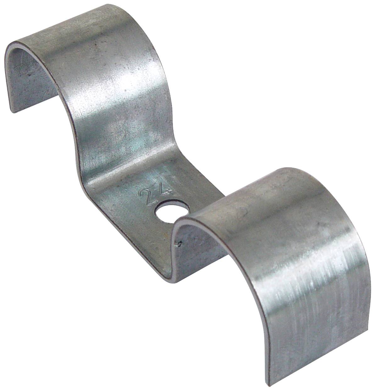 Metallische Rohrklemmenhalterung mit zwei Löchern und zentralem Befestigungsloch, auf weißem Hintergrund dargestellt.
