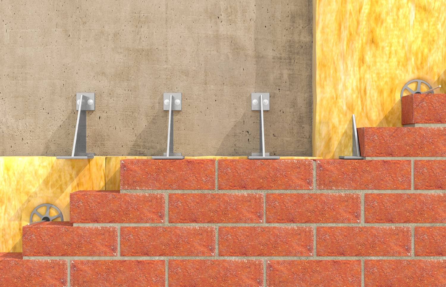 Konstruktionsdetails zeigen eine rote Backsteinmauer, die gerade installiert wird, mit Metallstützpfosten, die gegen eine Betonwand montiert sind, und einer gelben Isolationsschicht dahinter.