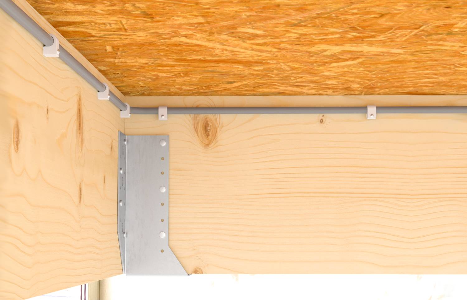 Nahaufnahme einer Sperrholzholzverbindung, die mit einer Metallwinkelbefestigung unter einer Holzplatte gesichert ist und strukturelle Verstärkung zeigt.