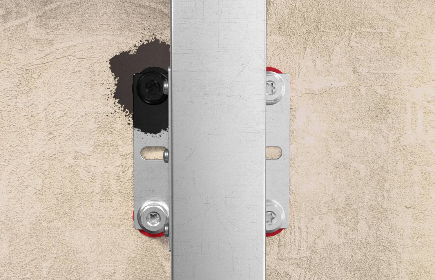 Metallbeschlag an einer strukturierten Wand befestigt, mit zwei sichtbaren Schrauben am silbernen Metallstreifen und kleiner Farbmarkierung.