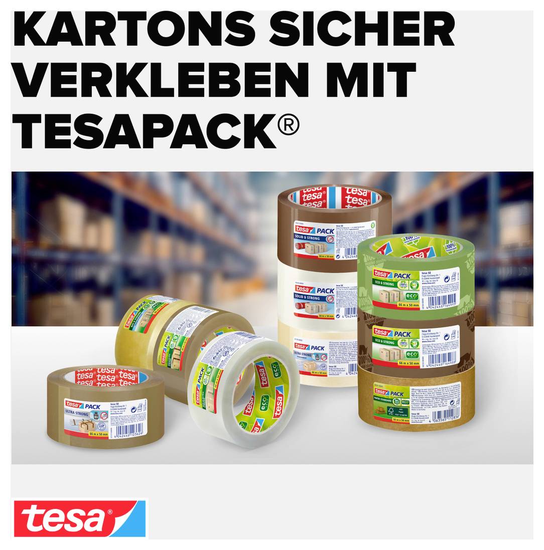 'Kartons sicher verkleben mit tesapack.' Verschiedene Verpackungsklebebänder von tesapack in einer Lagerumgebung abgebildet.