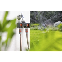 Gardena 8193-20 Kunststoff 2-Wege-Verteiler Steckkupplung, 30,3 mm (1") IG, 24,2 mm (3/4") IG mit R Gardena 8193-20 Kunststoff 2-Wege-Verteiler Steckkupplung, 30,3 mm (1") IG, 24,2 mm (3/4") IG mit R