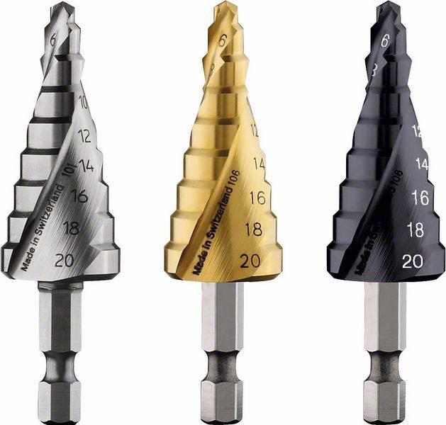 Drei Stufenbohrer in Silber, Gold und Schwarz nebeneinander. Jeder Bohrer zeigt Markierungen von 4 bis 20 Millimeter für unterschiedliche Lochdurchmesser.