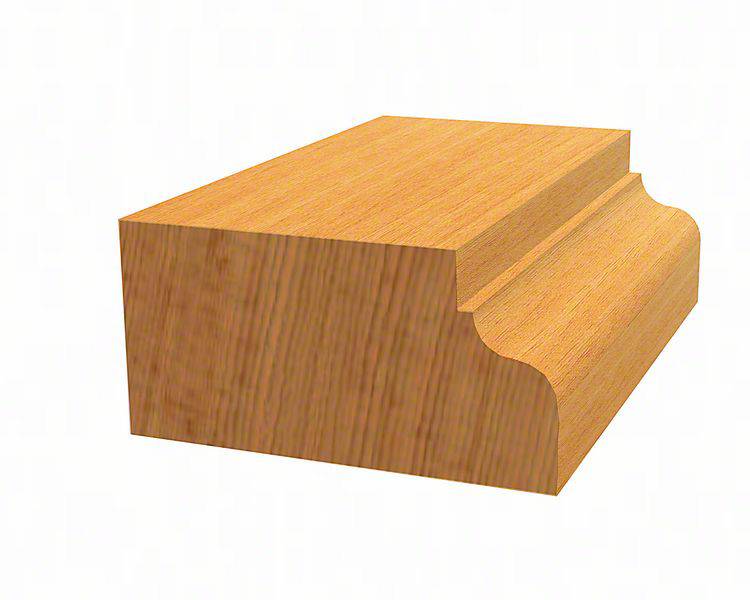 Ein Holzstück mit glatter Oberfläche und geschwungener Kante, das aussieht wie eine Kante eines Möbelstücks oder Regals.