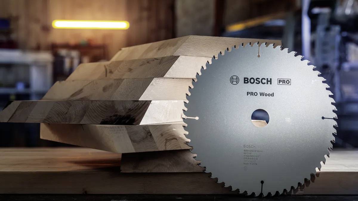 Eine Kreissägeblatt mit der Aufschrift „BOSCH PRO Wood