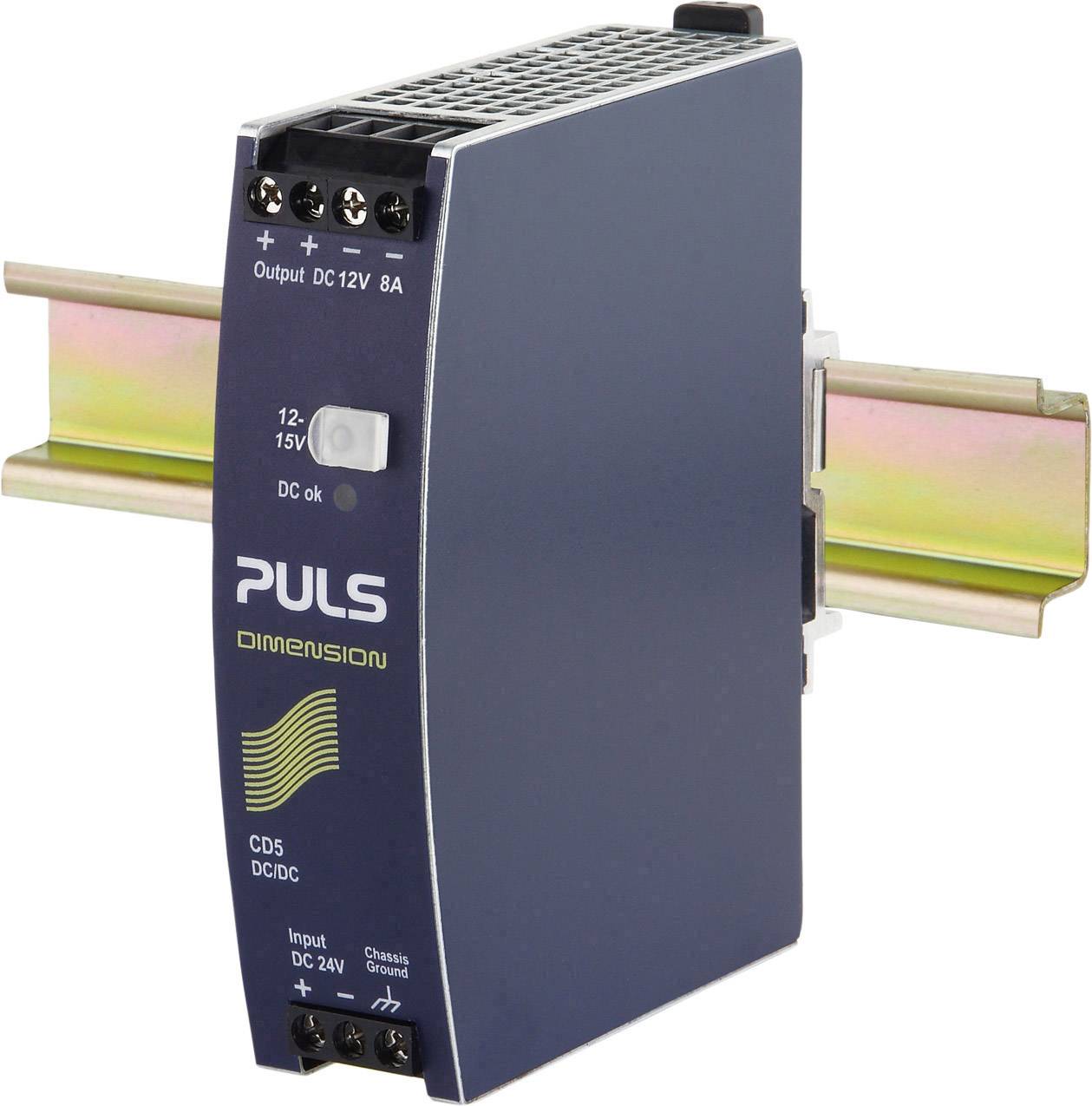 Industrienetzteil PULS Dimension auf einer DIN-Schiene montiert, mit einem Eingang von 24V DC und einem Ausgang von 12-15V DC, 8A.