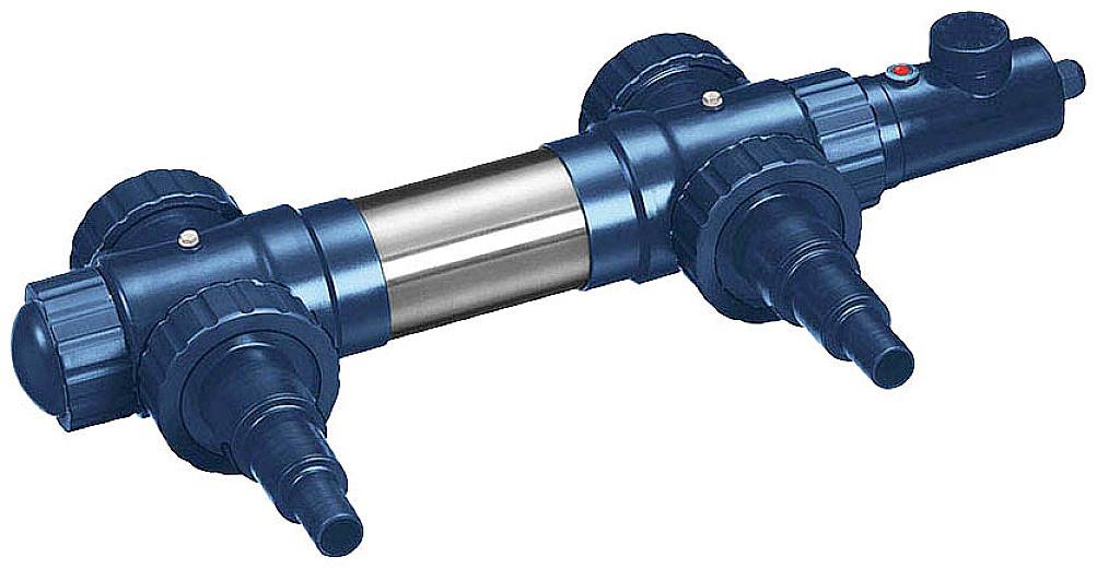 Ein blauer, zylindrischer Wasserfilter mit mehreren Anschlüssen zur Wasseraufbereitung in einem Haushaltssystem.