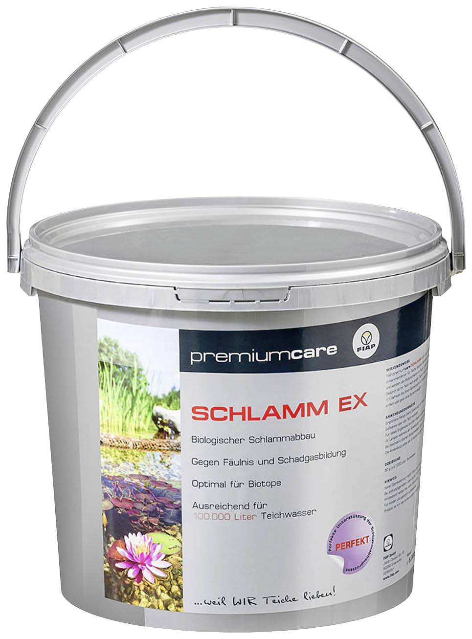 Ein Eimer mit Schlamm-Entferner für Teiche. Der Aufdruck zeigt ein Bild von klarem Teichwasser. Ideal für die biologische Reinigung.