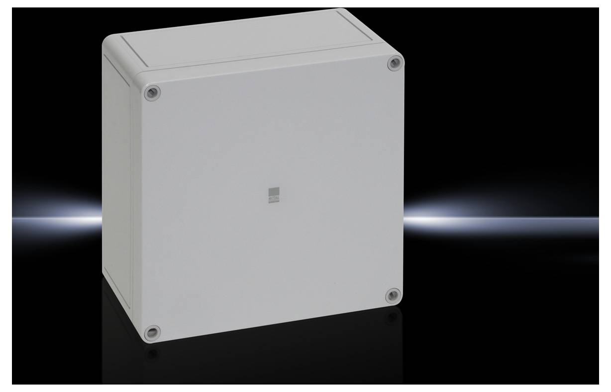 Eine rechteckige, graue Anschlussdose gegen einen schwarzen Hintergrund mit Lichteffekt in der Mitte.