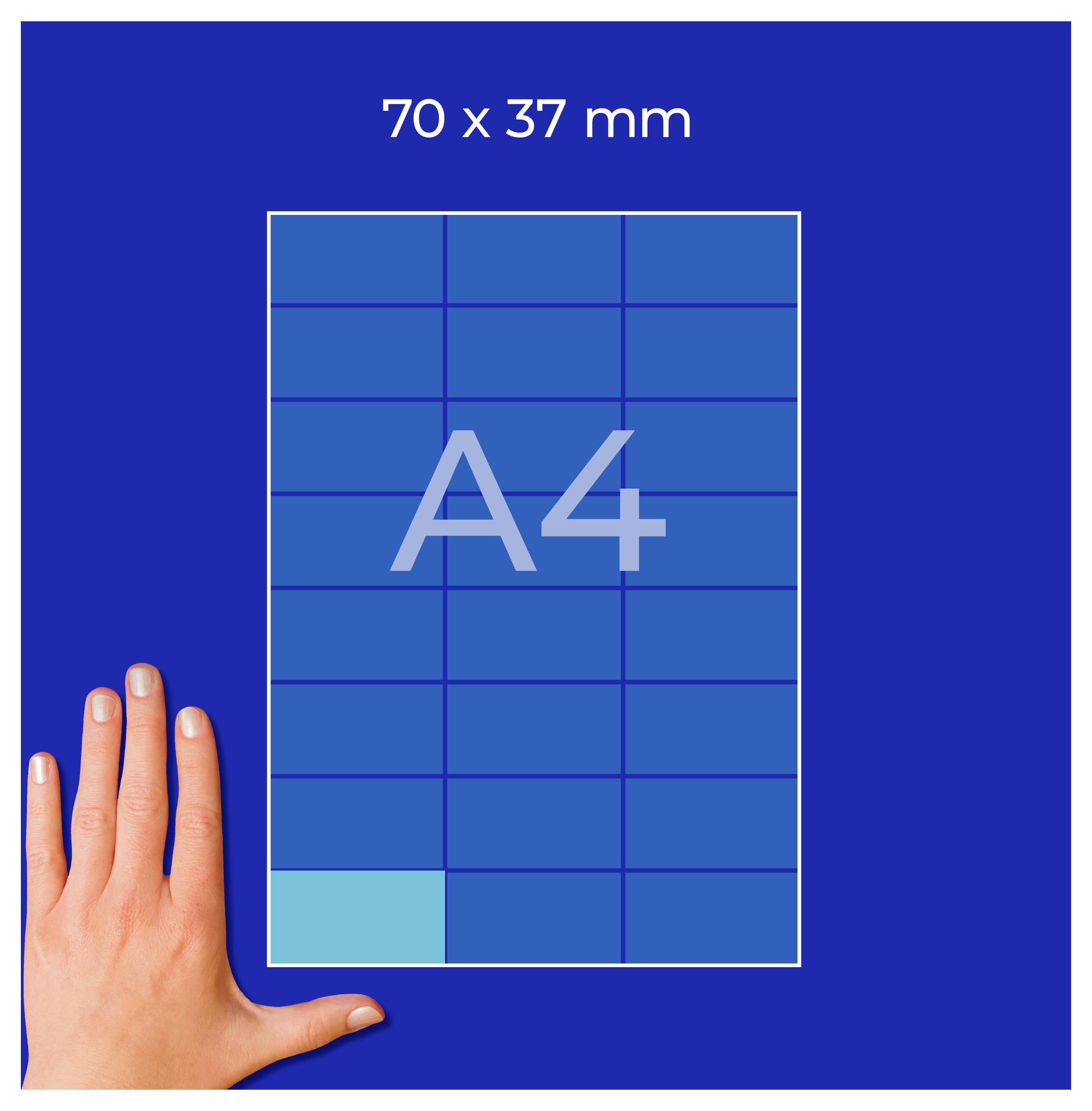Diagramm eines A4-Formats mit Maßangabe '70 x 37 mm'; Hand daneben zeigt die kleine Größe im Vergleich zum Blatt.