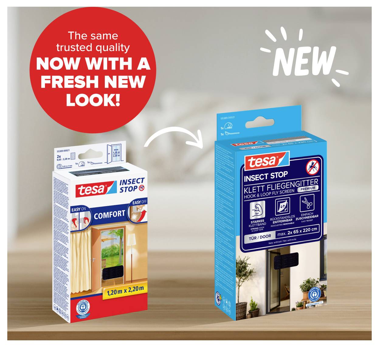 Werbebild zeigt die Redesign-Verpackung von tesa Insect Stop: alte weiße Schachtel auf der linken Seite wechselt zu einer neuen blauen Schachtel auf der rechten Seite, mit „NEU
