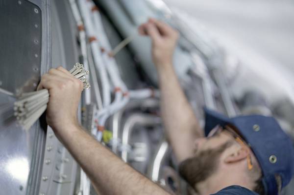 HellermannTyton 118-00032 PT2A-PEEK-BGE Kabelbinder 145mm 3.40mm Beige Hitzestabilisiert 1St.