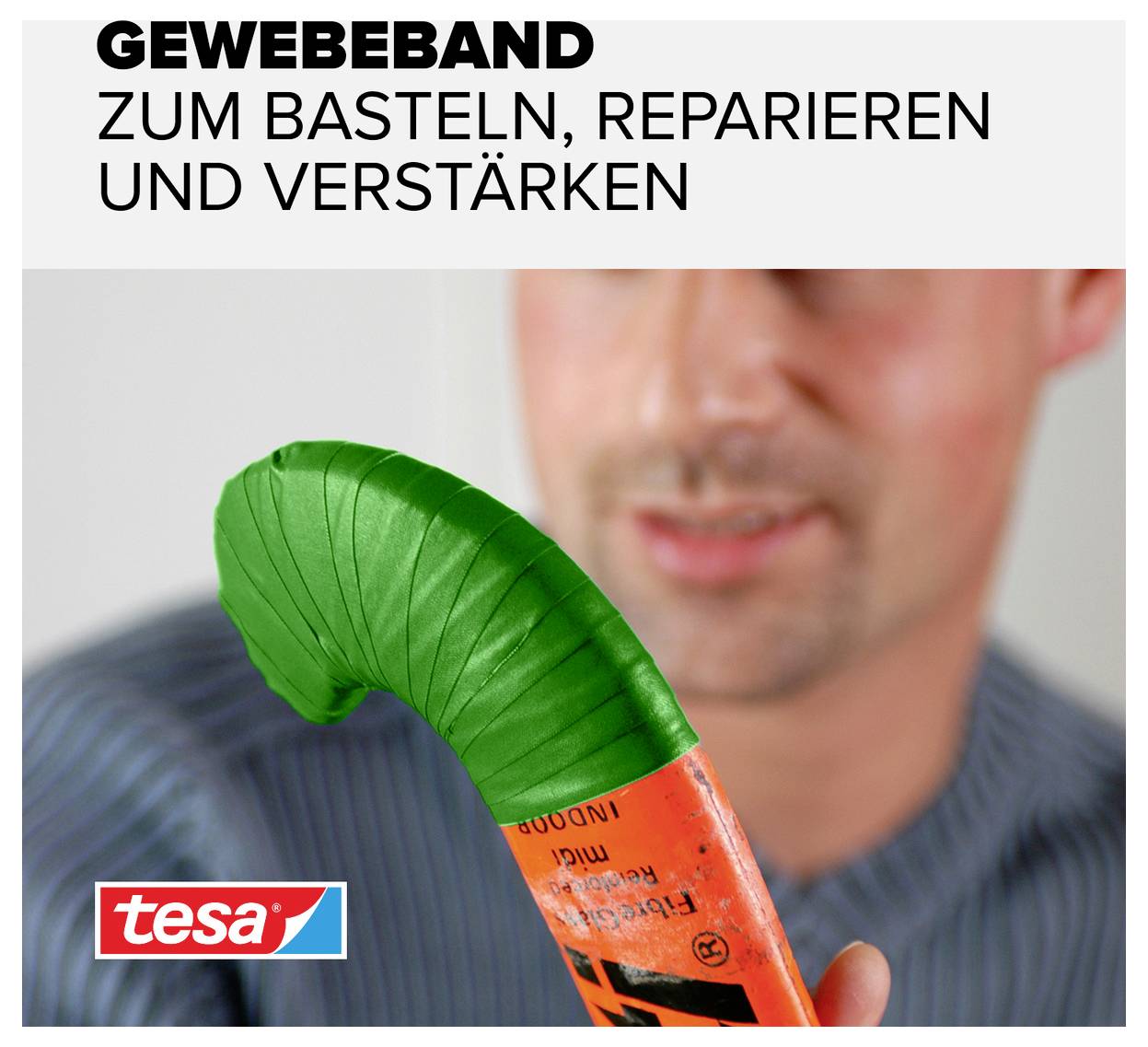 Eine Person hält ein orange-grünes Gewebeband der Marke Tesa. Text: 'Gewebeband zum Basteln, Reparieren und Verstärken'.
