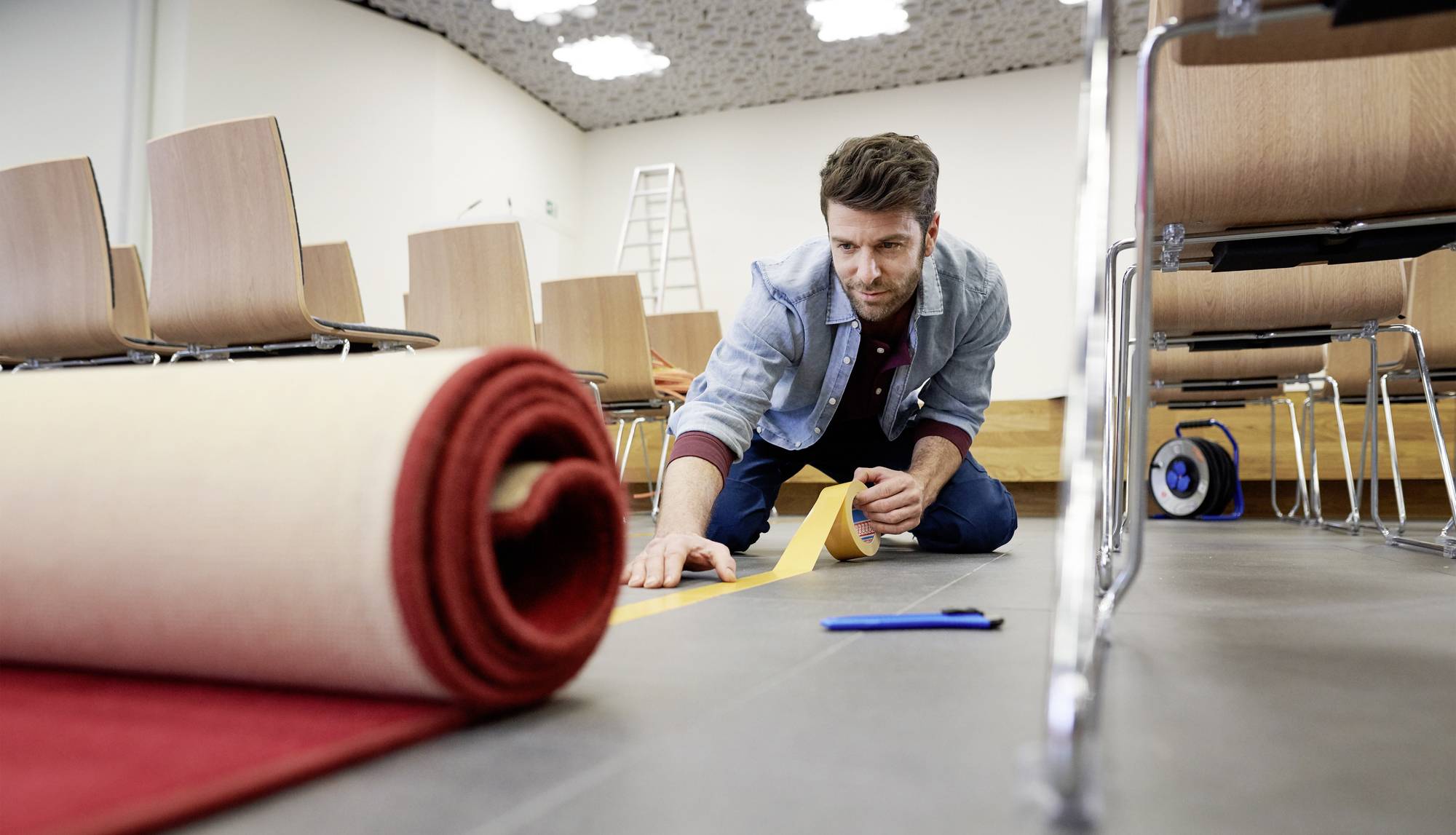 tesa UNIVERSAL 56172-00003-11 Doppelseitiges Klebeband Weiß (L x B) 25 m x 50 mm 1 St.