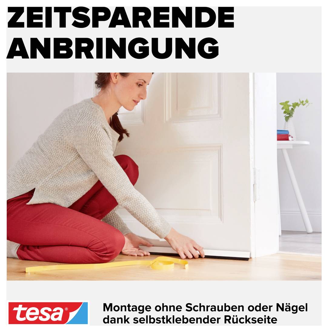 Eine Person bringt eine Dichtung an einer Tür an. Text 'Zeitsparende Anbringung', mit Hinweis auf Montage ohne Schrauben oder Nägel.