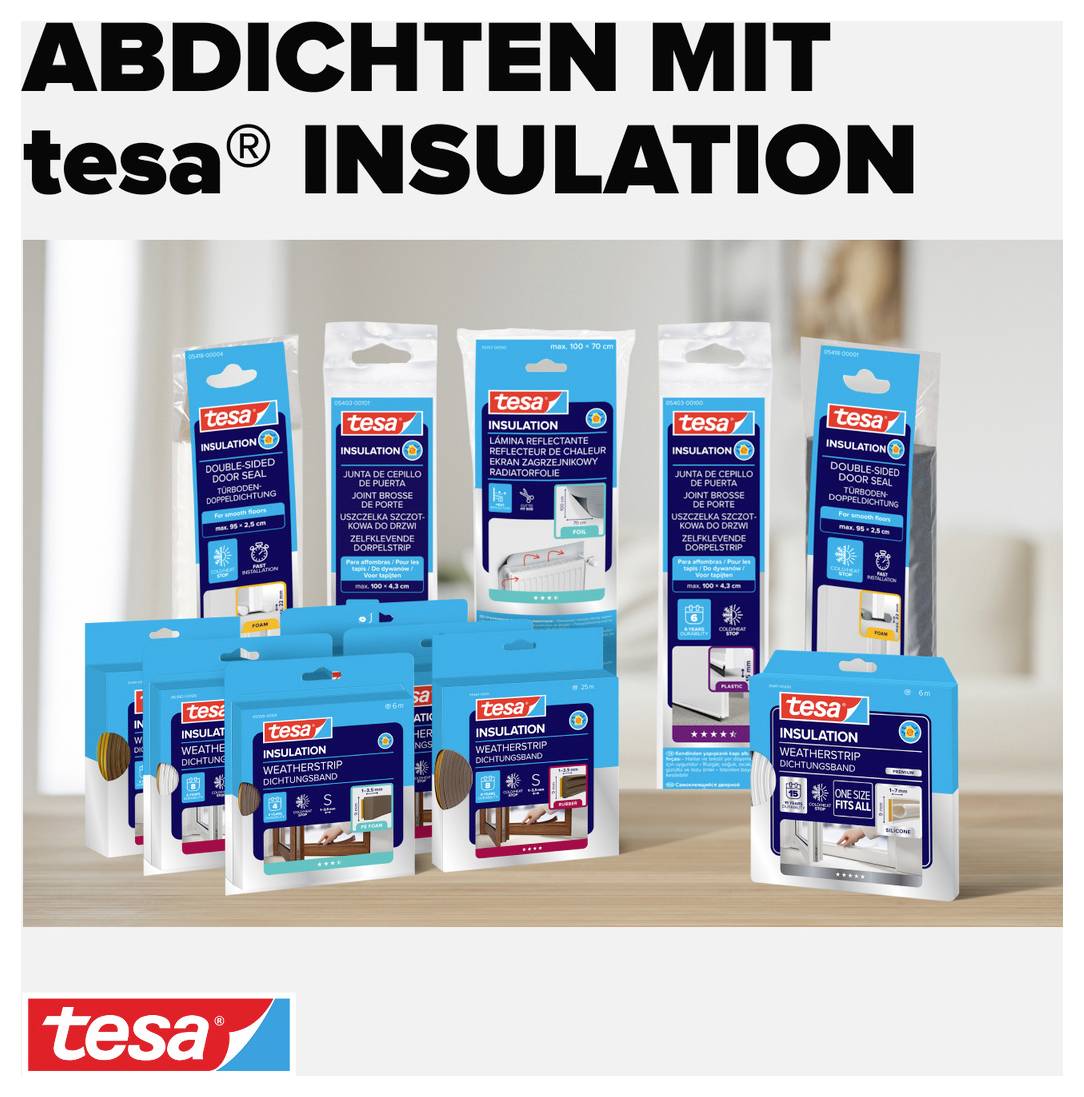 'Abdichten mit tesa® Insulation' zeigt eine Produktreihe von Klebebändern für Isolierungszwecke, präsentiert auf einem Tisch.