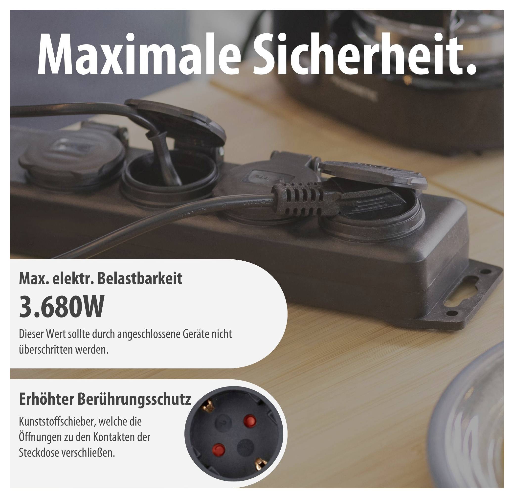Steckdosenleiste mit eingesteckten Geräten; Text warnt vor maximaler elektrischer Belastbarkeit von 3.680 W und betont erhöhten Berührungsschutz.
