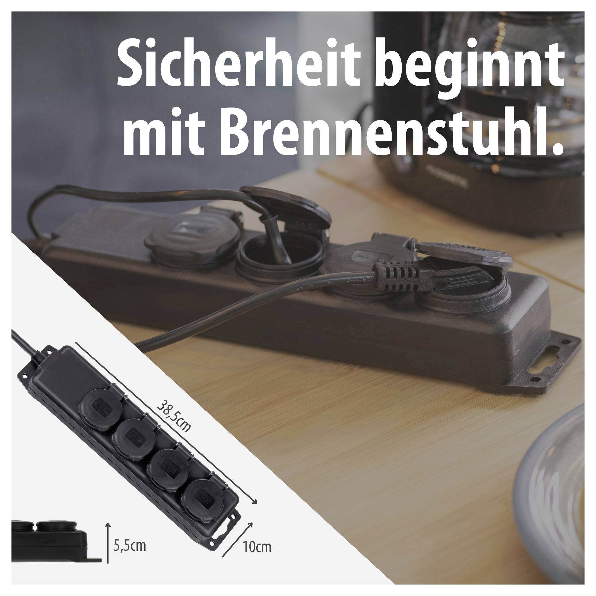 Mehrfachsteckdose Brennstuhl auf Tisch; Aufdruck 'Sicherheit beginnt mit Brennstuhl.' sowie Maße 38,5 cm und 10 cm.