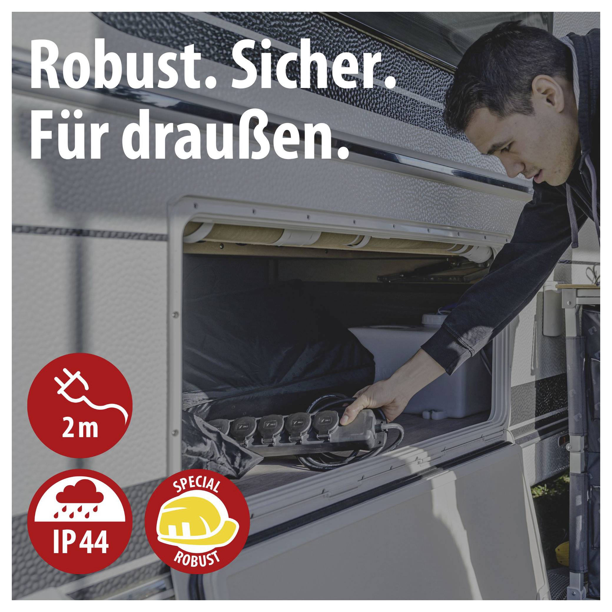 Werbung für robuste Außentechnik: Mann prüft Anschlüsse an einem offenen Gerätefach; Text: 'Robust. Sicher. Für draußen.' sowie Symbole '2 m', 'IP44' und 'SPECIAL ROBUST'.