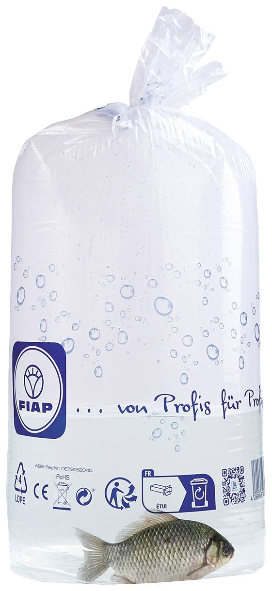 Fisch in Kunststoffbeutel, teilweise mit Wasser gefüllt, für den sicheren Transport. Beutel zeigt Firmenlogo und Aufschrift.
