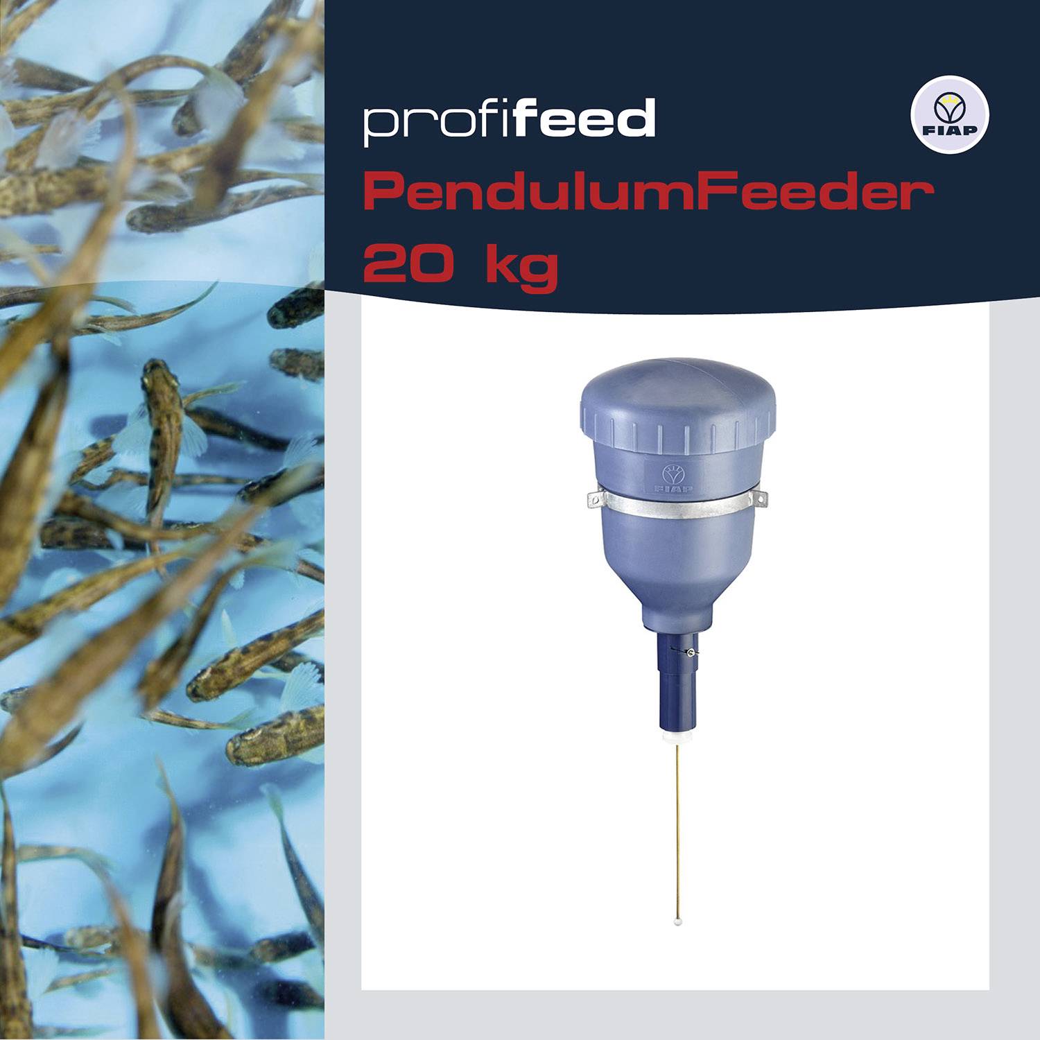Eine Gruppe Fische schwimmt im blauen Wasser auf der linken Seite. Rechts ein Gerät mit der Aufschrift 'PendulumFeeder 20 kg' und einem Logo.