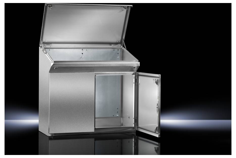 Metallschrank mit zwei geöffneten Türen, auf einem dunklen Hintergrund.