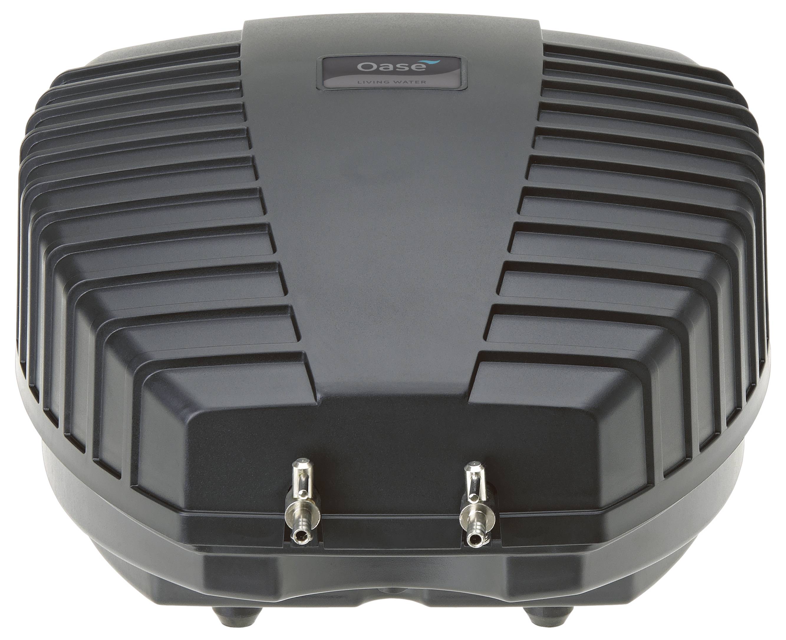 Verschlossenes schwarzes Gehäuse einer Luftpumpe mit zwei Metallanschlüssen, geeignet für den Außen- und Teichbereich.