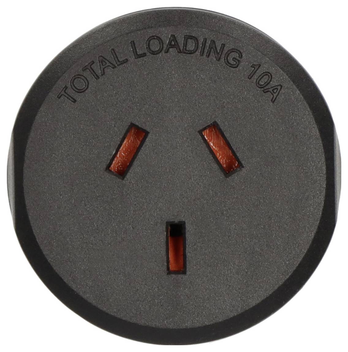 Schwarze 10-A-Steckdose mit drei Schlitzen und geprägtem Text „TOTAL LOADING 10A