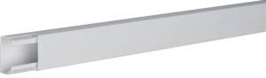 Ein langes, schmales, rechteckiges Metallstück mit einer glänzenden, grauen Oberfläche, vermutlich ein lineares Bauteil oder Schiene.