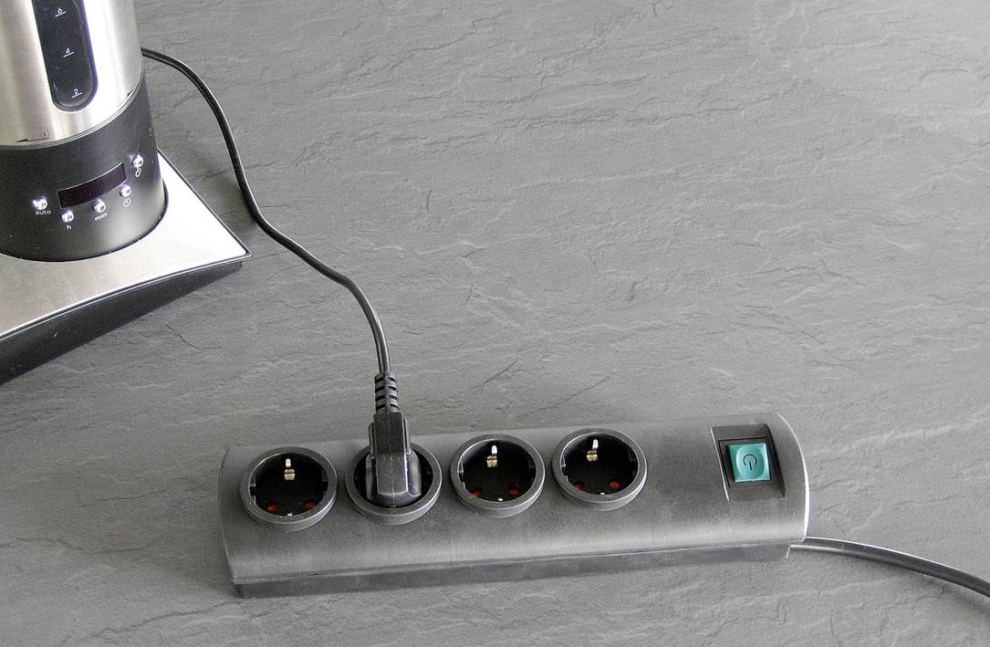 Brennenstuhl 1153300124 Steckdosenleiste mit Schalter 4fach Schwarz Schutzkontakt 1 St.