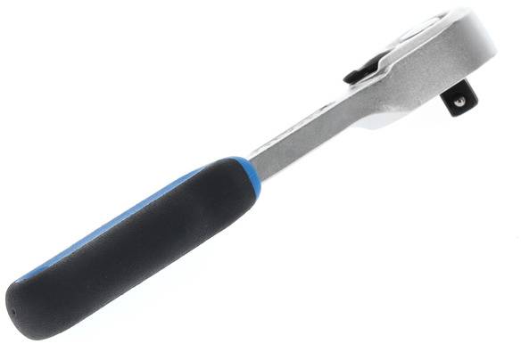 Ratsche mit ergonomischem Griff, aus Metall und Kunststoff, dient zum Anziehen oder Lösen von Schrauben und Muttern in beengten Räumen.