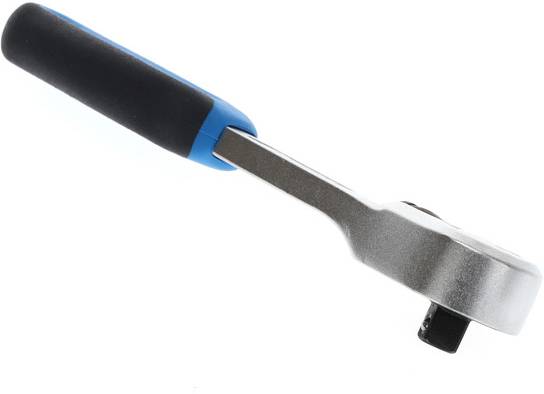 Handratsche mit schwarzem und blauem Griff aus Metall; dient zum Anziehen oder Lösen von Schraubenmuttern.