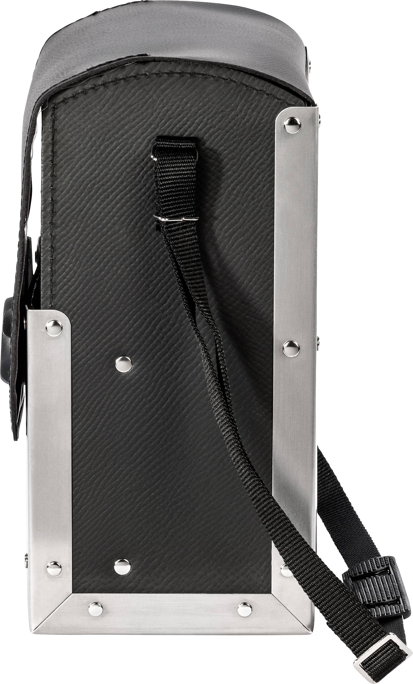 Eine schwarze, rechteckige Tasche mit Metallrahmen und einem schwarzen Trageriemen.